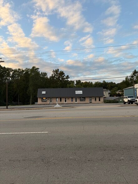 More Photos Of 6818 Calhoun Memorial Hwy, Easley Freestanding For Lease