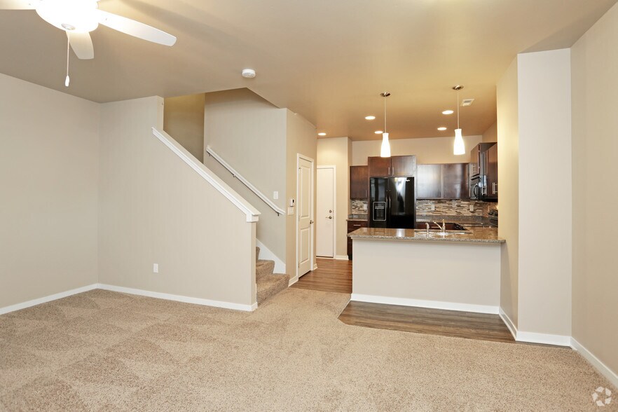 More Photos Of 325 SW 7th St, Des Moines Apartments For Sale