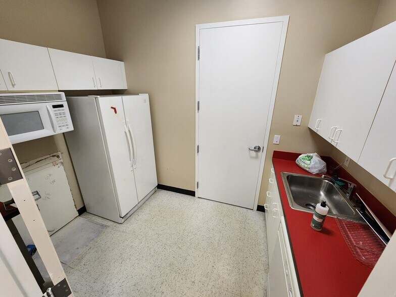 More Photos Of 2610 Northbrooke Plaza Dr, Naples Medical For Lease