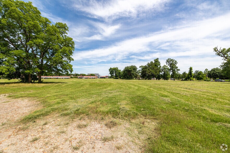 More Photos Of 7000 S Riverside Dr, Tulsa Land For Sale