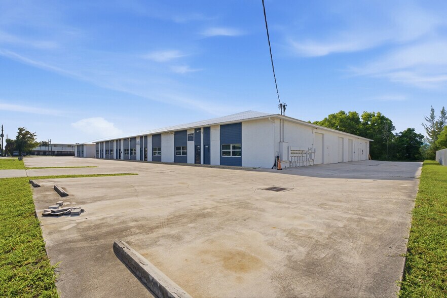 More Photos Of 3030-3050 SE Dominica Ter, Stuart Unknown For Lease