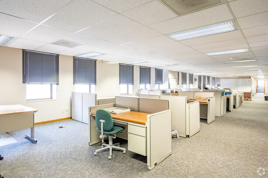 More Photos Of 1003 Central Ave, Fort Dodge Office For Sale