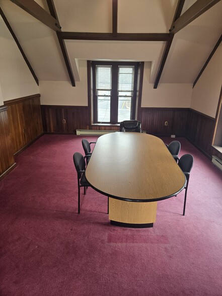 More Photos Of 1070 Kingstown Rd, South Kingstown Warehouse For Lease