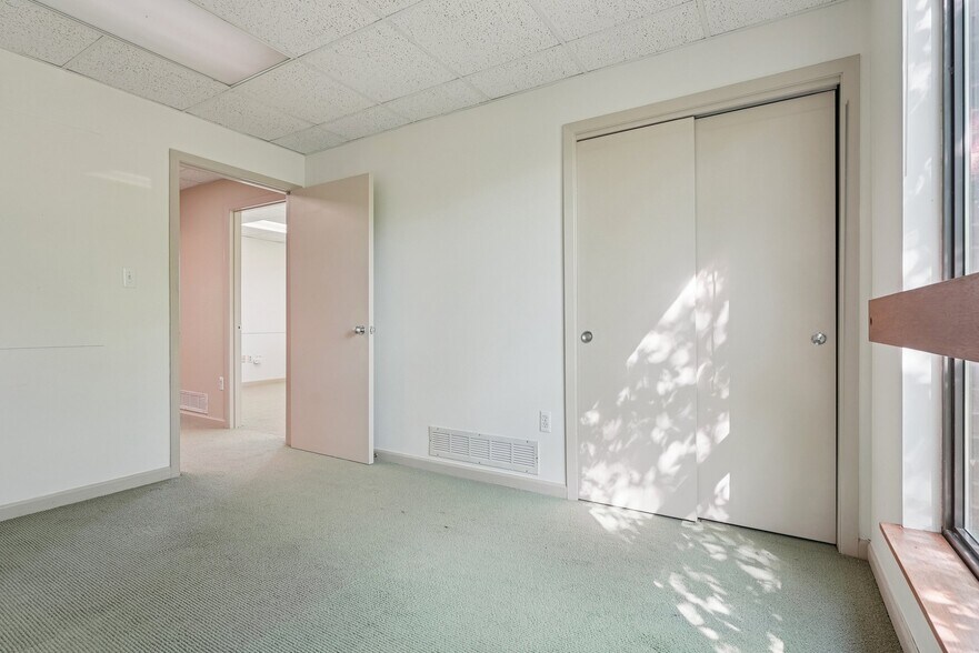 More Photos Of 176 Tamarack Cir, Skillman Office For Sale