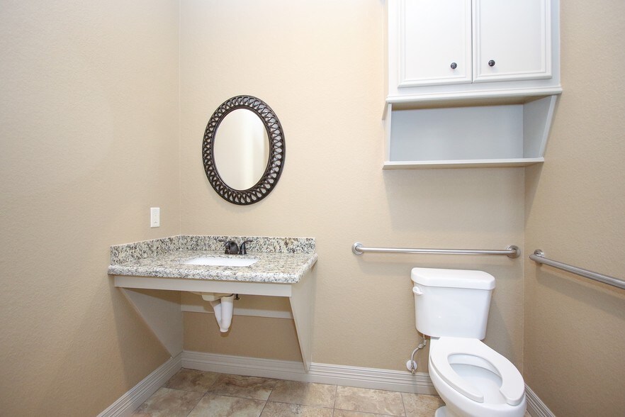 More Photos Of 17347 Village Green Dr, Houston Medical For Lease