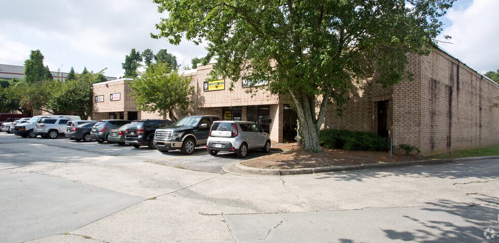 More Photos Of 189 Cobb Pky N, Marietta Warehouse For Lease