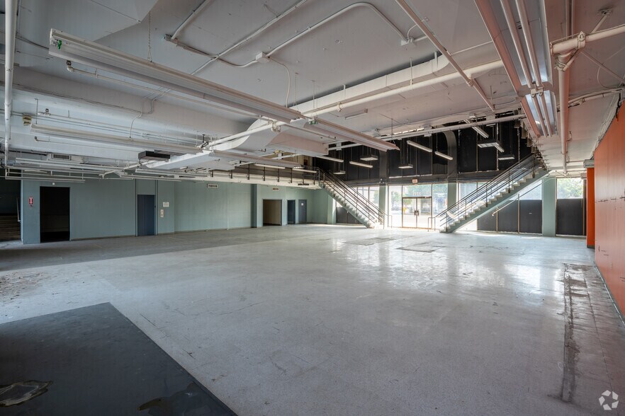 More Photos Of 2211 N Bellflower Blvd, Long Beach Freestanding For Lease