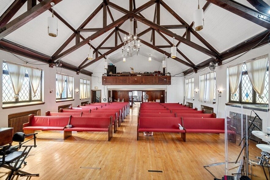 More Photos Of 1527 N Astor St, Milwaukee Religious Facility For Sale