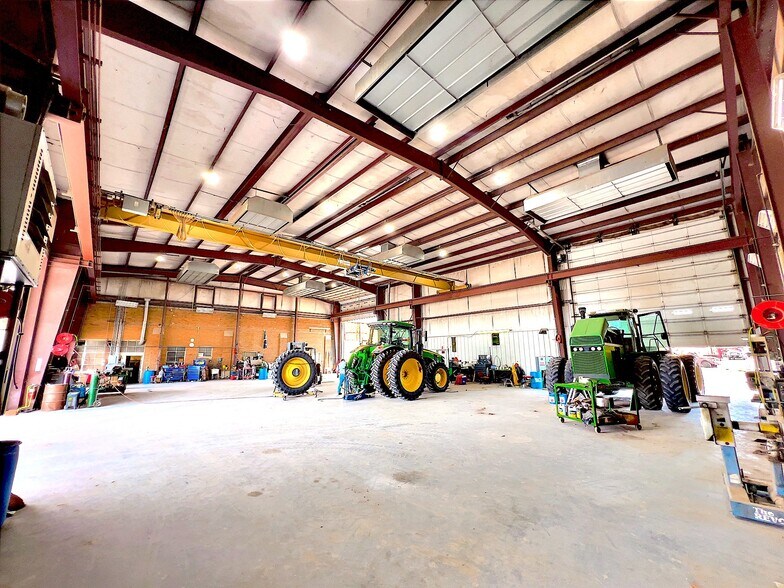 More Photos Of 401 S 10th St, Frederick Showroom For Sale