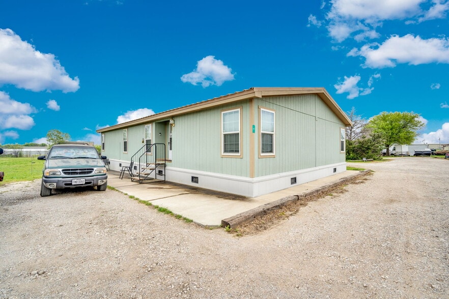 More Photos Of 4612 County Road 616, Alvarado Multifamily For Sale