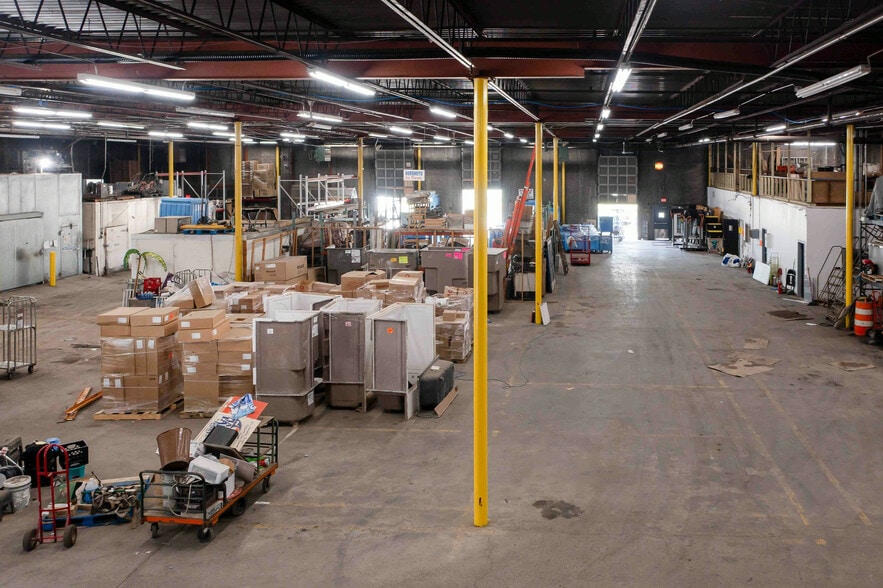 More Photos Of 210 W Terminal Rd, Liverpool Distribution For Lease