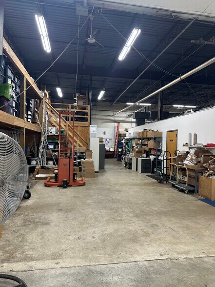 More Photos Of 2811 Old Lee Hwy, Merrifield Service For Lease