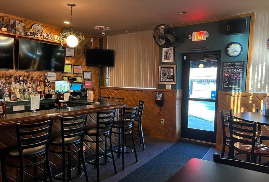 More Photos Of 1524 Van Vranken Ave, Schenectady Bar For Sale
