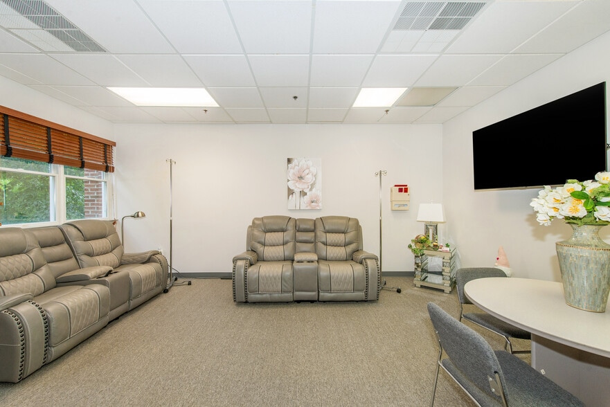 More Photos Of 504 Hamburg Tpke, Wayne Medical For Sale