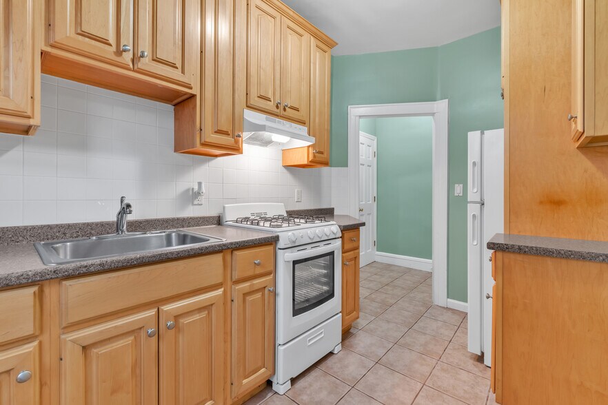 More Photos Of 322 Jericho Tpke, Floral Park Storefront Retail Residential For Sale