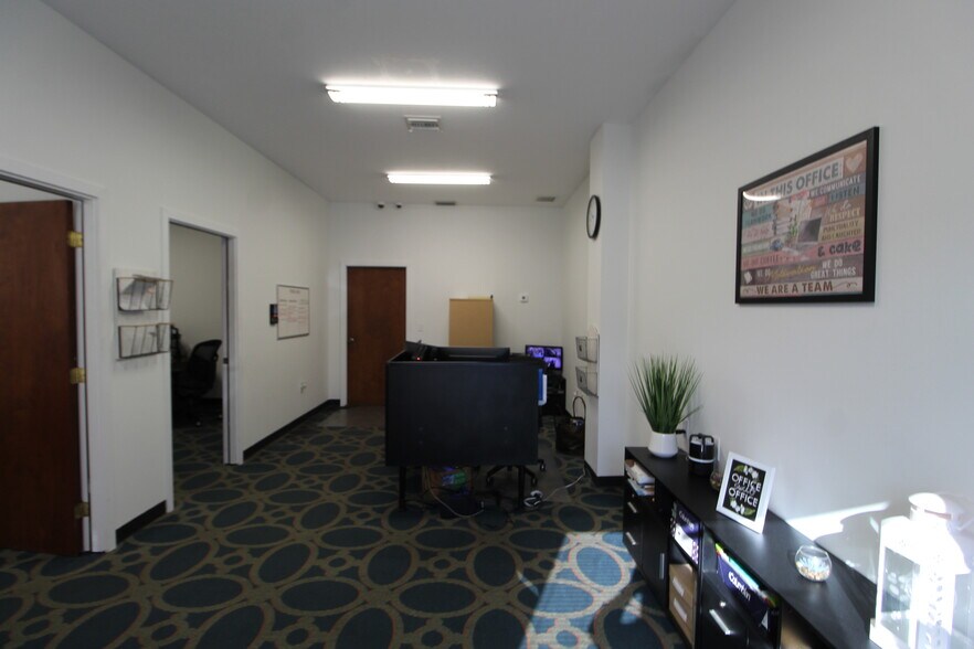 More Photos Of 3230 E 59th Dr, Bradenton Distribution For Lease