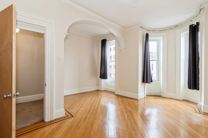 More Photos Of 701 Bergen Ave, Jersey City Storefront Retail Residential For Sale