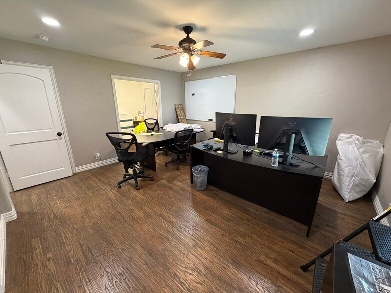 More Photos Of 414 N Kealy Ave, Lewisville Office For Sale