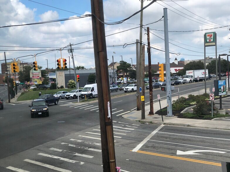 More Photos Of 369 Peninsula Blvd, Hempstead Storefront Retail Office For Lease