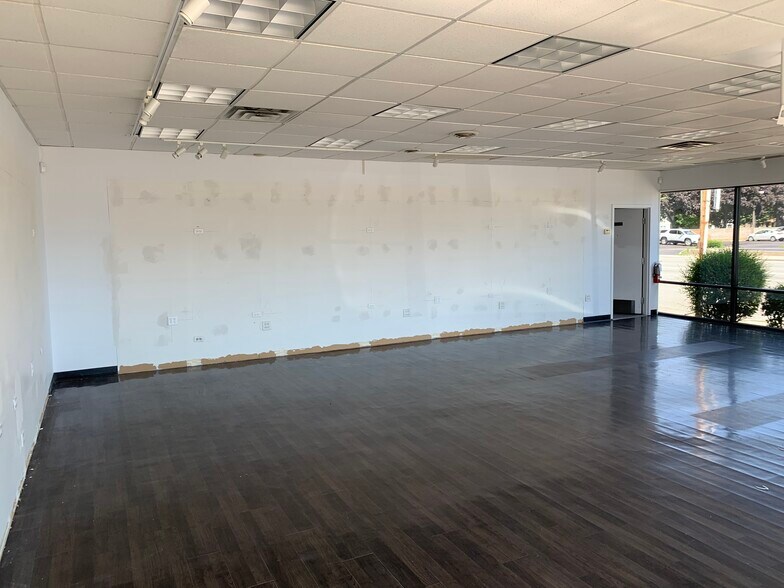 More Photos Of 9300 S Cicero Ave, Oak Lawn Service Station For Lease