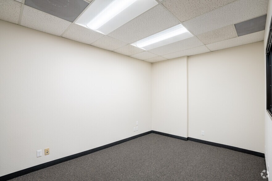 More Photos Of 3914 Murphy Canyon, San Diego Unknown For Lease