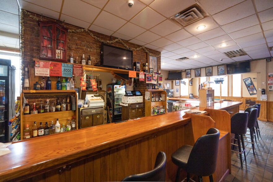 More Photos Of 100 S Washington St, Lake City Restaurant For Sale