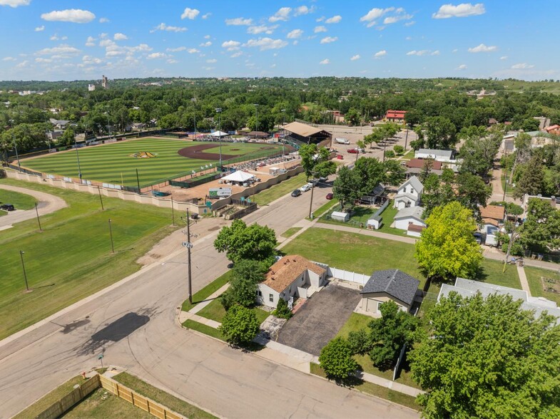 Primary Photo Of 519 13th St SE, Minot Apartments For Sale