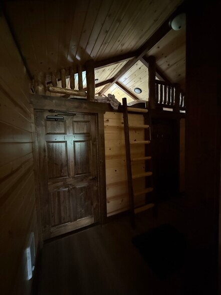 More Photos Of 1250 Strand Rd, Evansville Office Residential For Sale