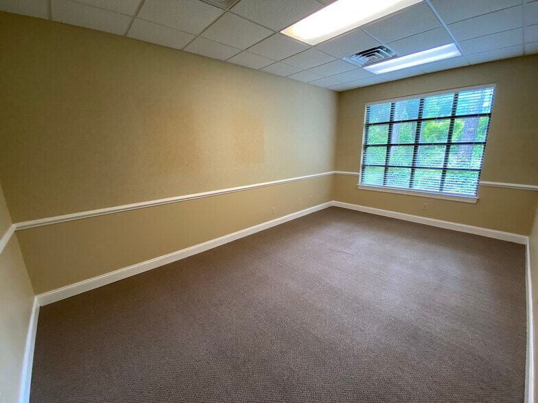 More Photos Of 70 N Main St, Hilton Head Island Office For Lease