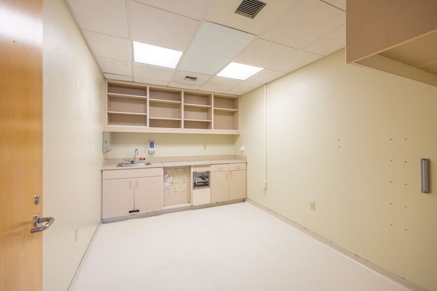 More Photos Of 811 Georgiana St, Port Angeles Medical For Sale