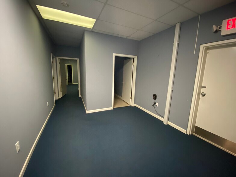 More Photos Of 232-236 Industrial Park Dr, Commerce Office For Sale