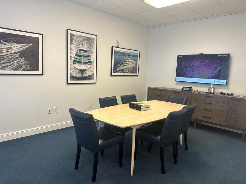 More Photos Of 300 Alton Rd, Miami Beach Office For Lease