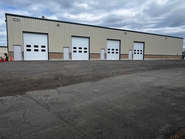 More Photos Of 50 Newberry Rd, East Windsor Service For Lease