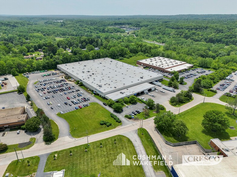 More Photos Of 9450 Allen Dr, Valley View Warehouse For Lease