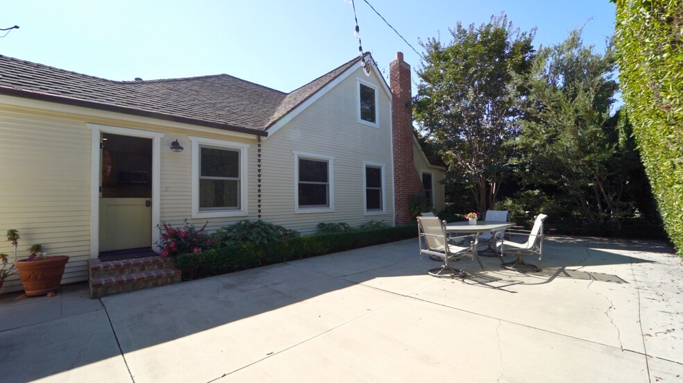 More Photos Of 17066 Palmdale Ln, Huntington Beach Contractor Storage Yard For Sale