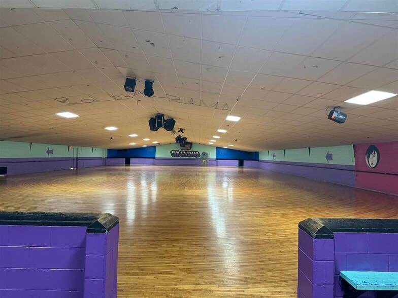 More Photos Of 137 7th Ave, Huntington Skating Rink For Sale