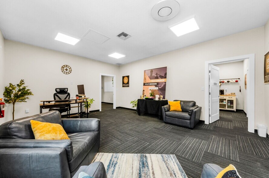 More Photos Of 11748 La Madera Blvd, Port Richey Office For Sale