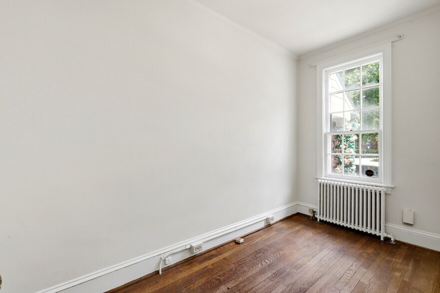 More Photos Of 3 E Market St, Leesburg Office For Sale