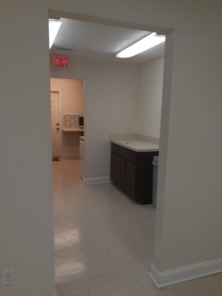 More Photos Of 5290 Seminole Blvd, Saint Petersburg Office For Sale