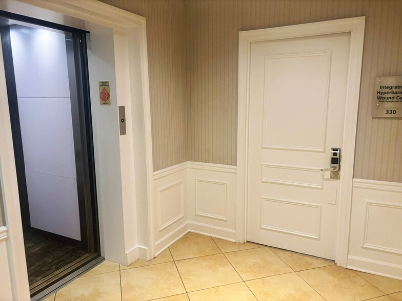 More Photos Of 410 Pine St SE, Vienna Office For Sale