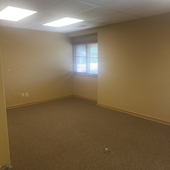 More Photos Of 4735-4739 Spottswood Ave, Memphis Medical For Sale