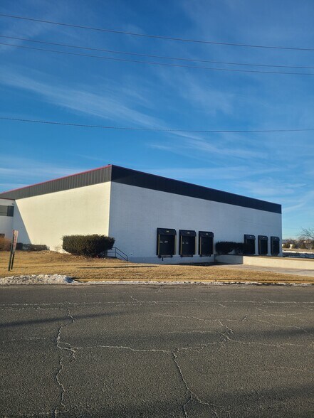 More Photos Of 299 Murray Hill Pky, East Rutherford Warehouse For Lease