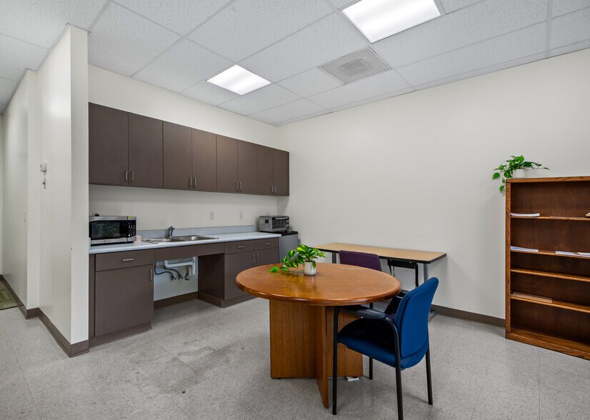 More Photos Of 9324 Reseda Blvd, Northridge Office For Lease