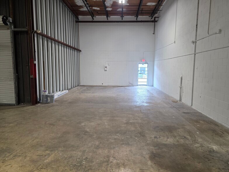 More Photos Of 503-553 W Grant St, Orlando Warehouse For Lease