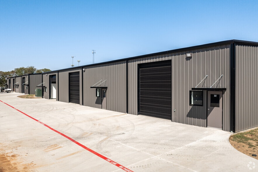 More Photos Of 4687 Johnson Ln, Argyle Warehouse For Lease
