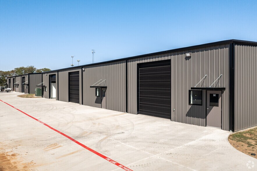 More Photos Of 4687 Johnson Ln, Argyle Warehouse For Lease