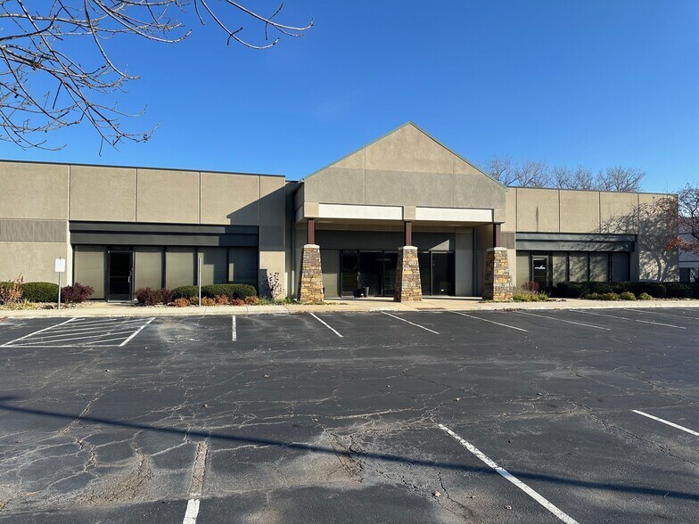 More Photos Of 12603 Hemlock St, Overland Park Light Distribution For Lease