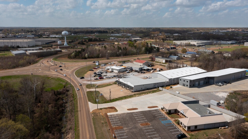 More Photos Of 148 Weisenberger Rd, Madison Flex For Lease