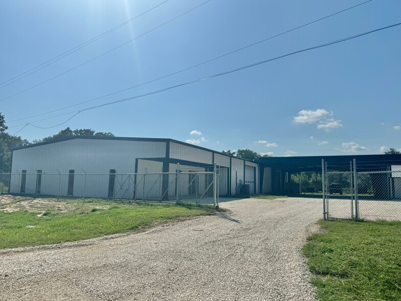 Primary Photo Of 736 Garcitas Creek Rd, Inez Warehouse For Lease