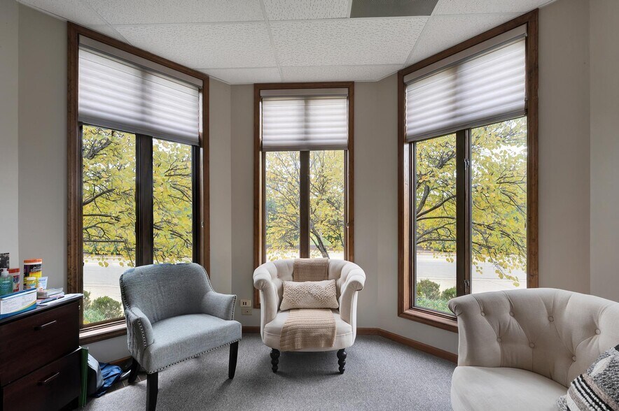 More Photos Of 386 Pennsylvania Ave, Glen Ellyn Medical For Lease